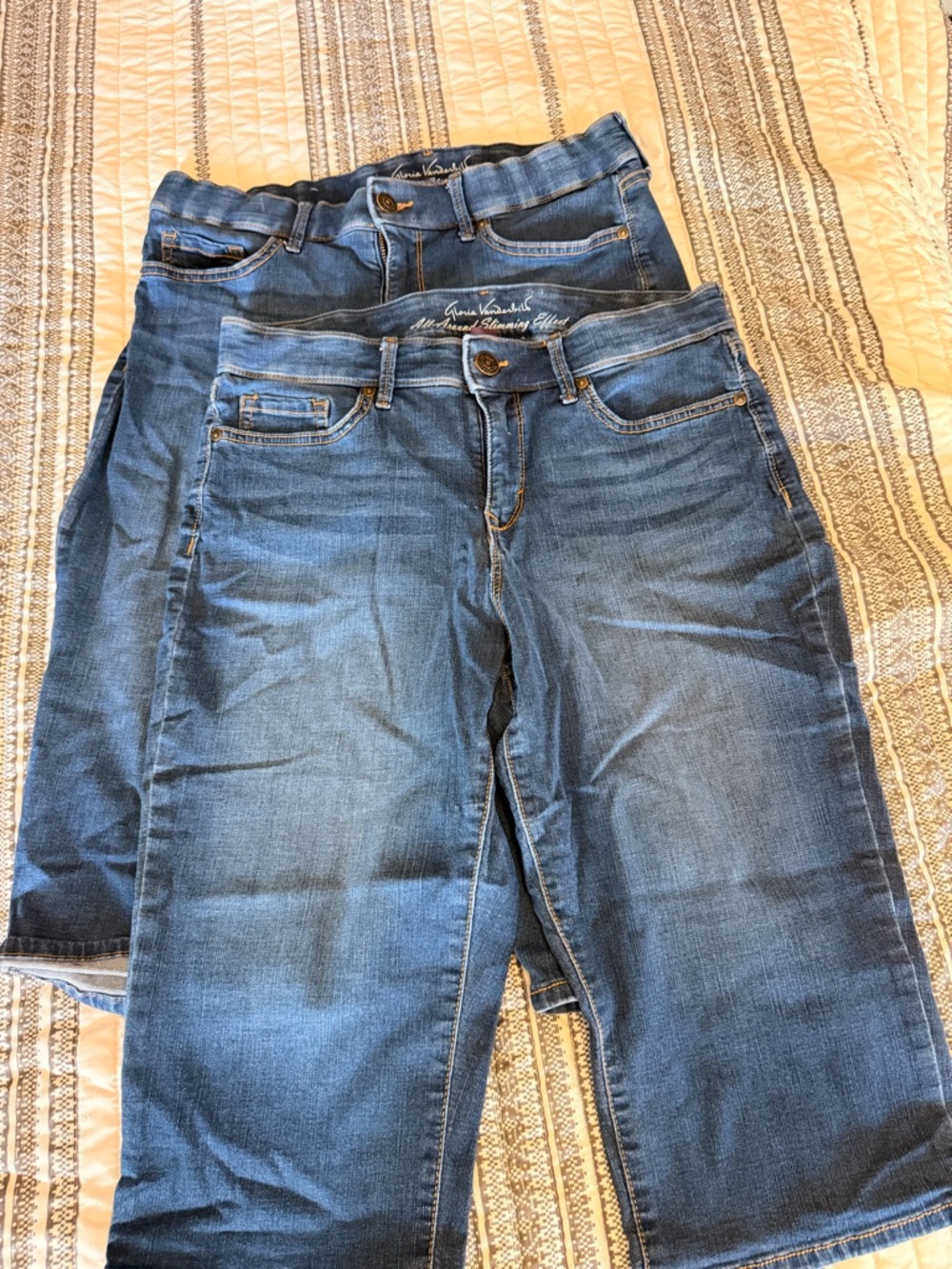 2 for 20!! Or make an offer!Gloria Vanderbilt Mid Blue Bermuda length Jeans